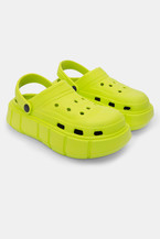 Светло зелено